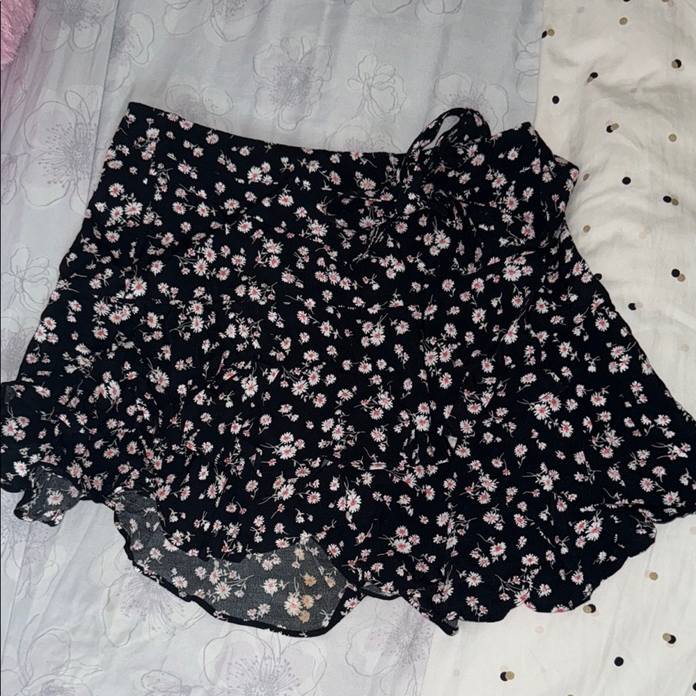 Forever 21 Black and White Ruffled Mini Skirt